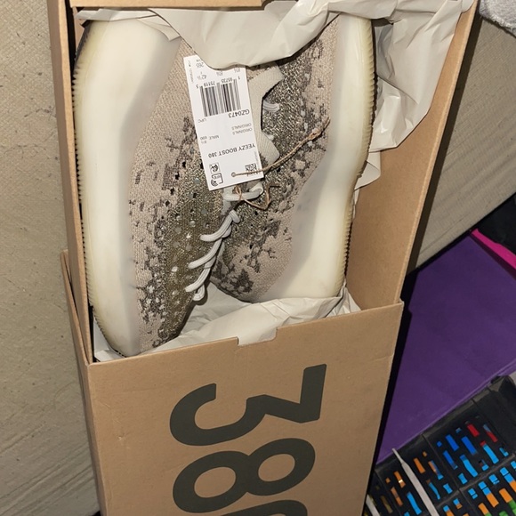 380 Boost Yeezy’s - Picture 3 of 7